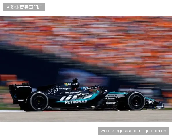 F1大奖赛终点前戏剧性换胎逆转，车队策略受称赞